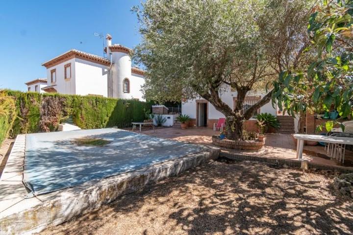 Chalet en venta en Zubia, Camino de Cájar photo 0