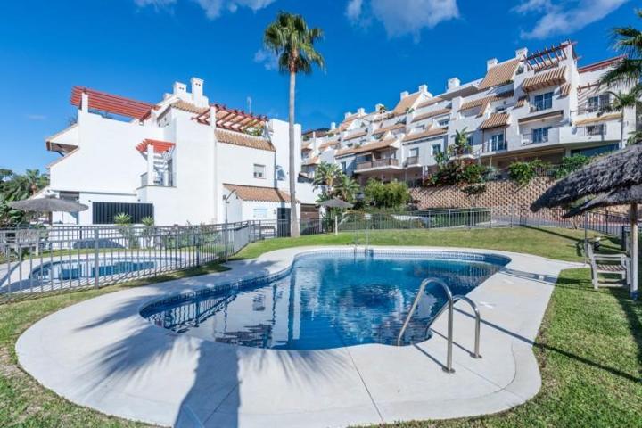 Apartamento en venta en Istán, Istan photo 0