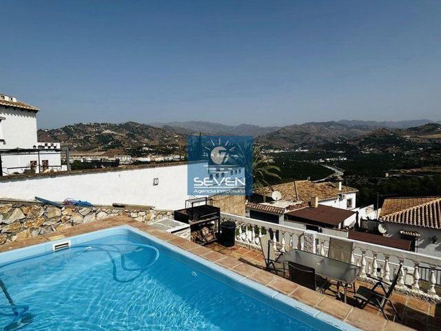 Chalet en venta en Almuñécar, Urb. Los Pinos photo 0