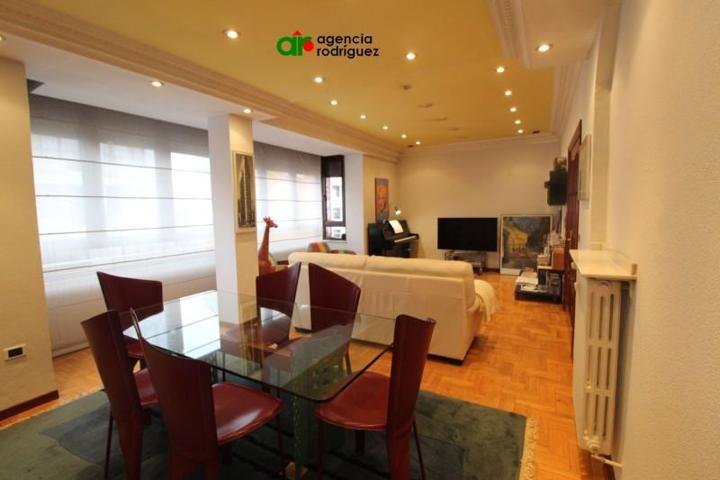 Piso en venta en Oviedo, Centro photo 0