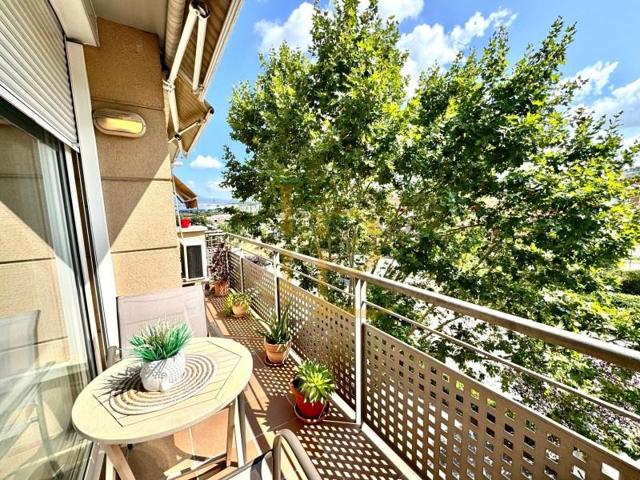 Piso en venta en Rubí photo 0