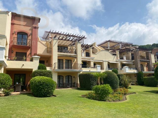 Apartamento en venta en Benahavís photo 0