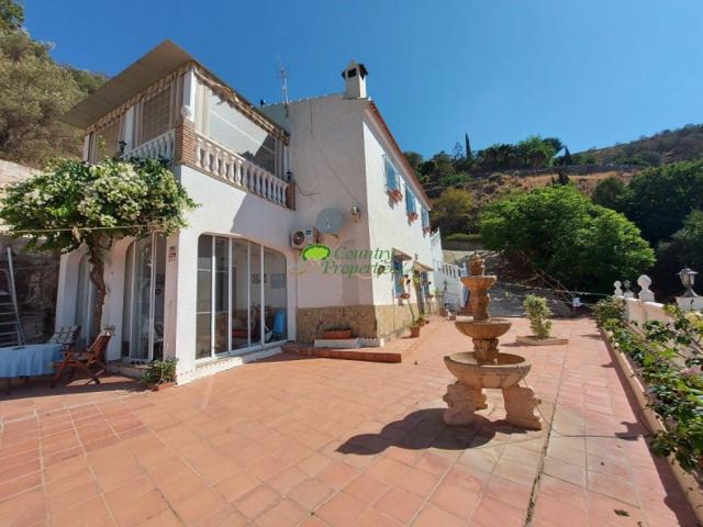 Casa con terreno en venta en Cómpeta, Competa photo 0