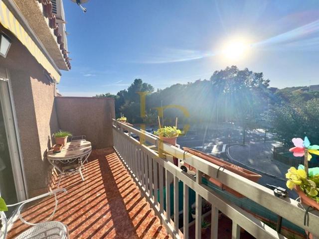 Piso en venta en Rubí photo 0