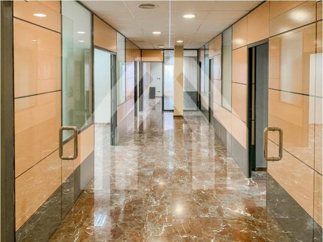 Local comercial en venta en Valencia, El Botànic photo 0