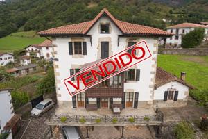 Casas de pueblo en venta en Ituren, Ituren photo 0