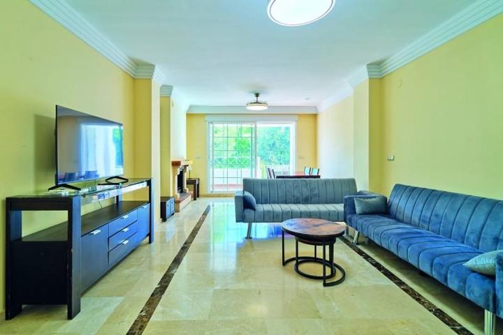 Piso en venta en Marbella, Marbella photo 0