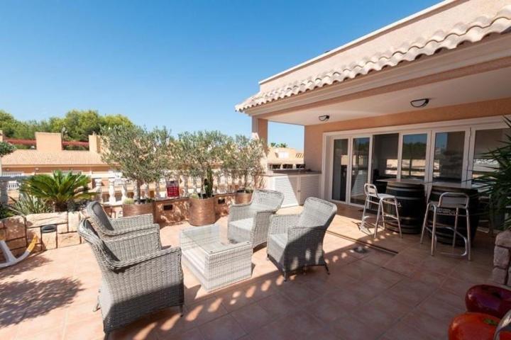 Apartamento en venta en Orihuela Costa, Lomas de Cabo Roig photo 0