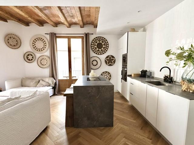 Piso en venta en Barcelona, El Raval photo 0