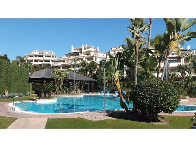 Apartamento en venta en Benahavís photo 0