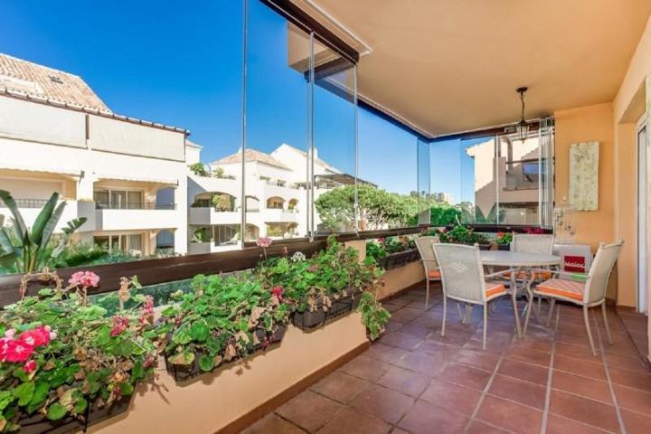 Apartamento en venta en Marbella, Marbella Este photo 0