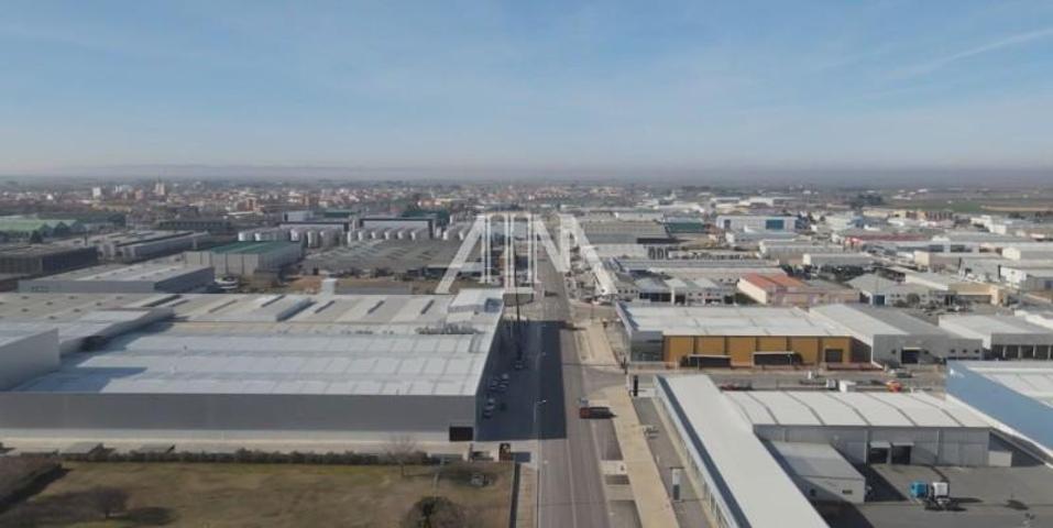 Nave industrial en venta en Manzanares, Poligono photo 0