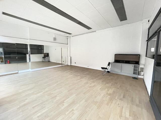 Local comercial en venta en Torelló photo 0