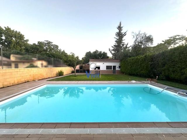 Chalet en venta en Alcalá de Guadaira, La Juncosa photo 0