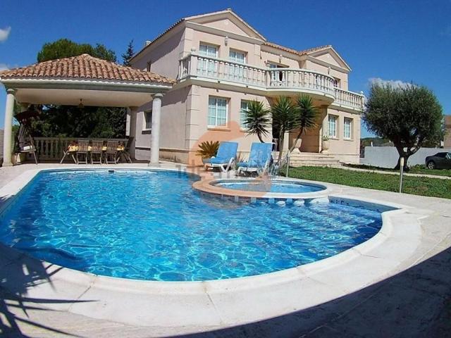 Casa en venta en Bellvei, Baronia de Mar photo 0