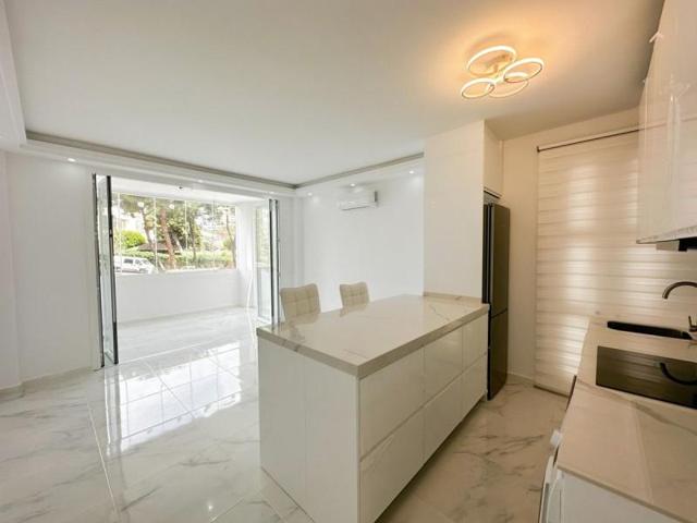 Apartamento en venta en Marbella, Marbella Este photo 0