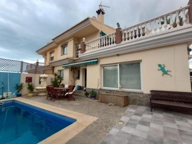 Chalet en venta en Torrox, Costa photo 0