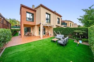 Adosada en venta en Reus, Aigüesverds photo 0