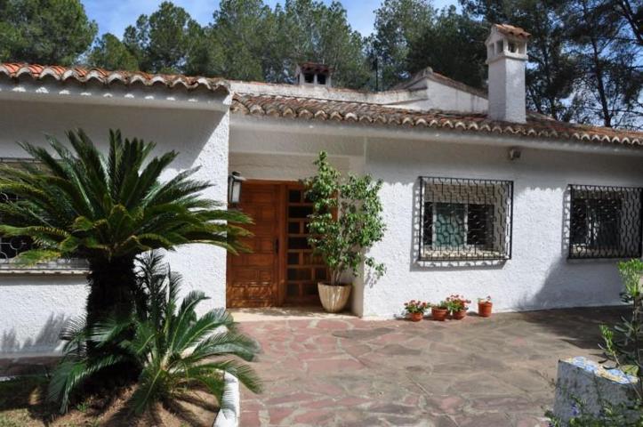 Chalet en venta en Chiva, Urb. El Bosque photo 0