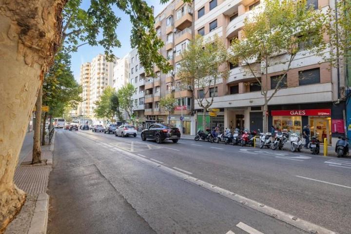 Local comercial en venta en Granada, Doctor Oloriz photo 0