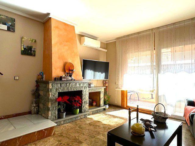 Adosada en venta en Sant Boi de Llobregat, Vinyets - Moli Vell photo 0