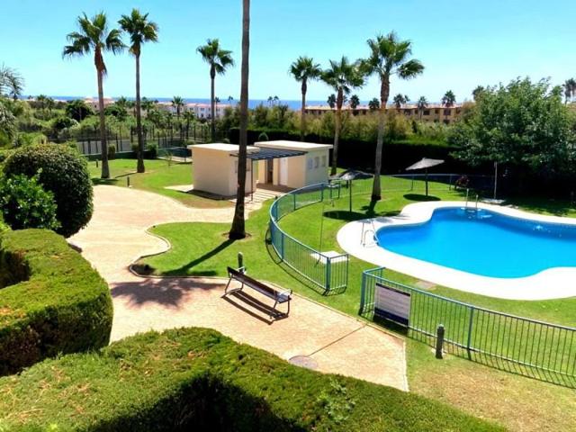 Piso en venta en Casares, Costa photo 0