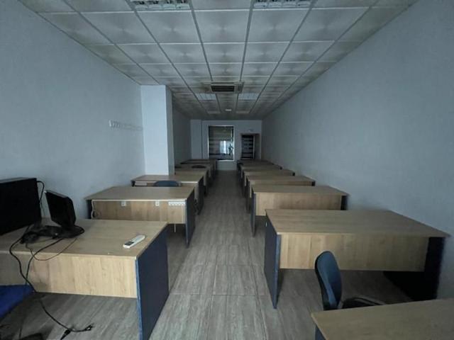 Local comercial en venta en Granada, La Chana photo 0