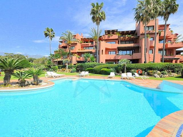Apartamento en venta en Marbella, Alicate photo 0