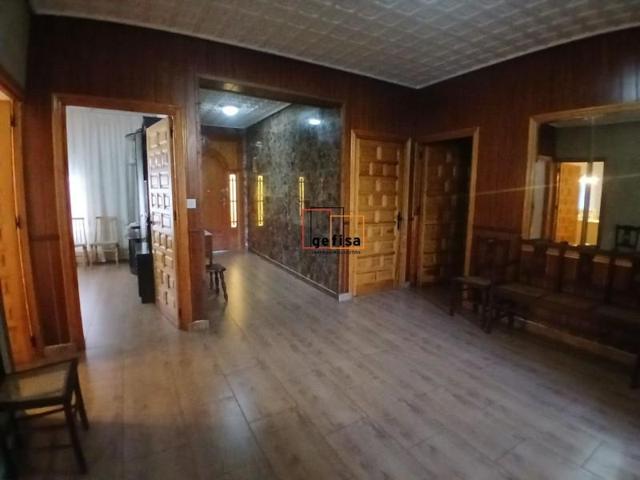 Casa en venta en Valdepeñas, Centro photo 0