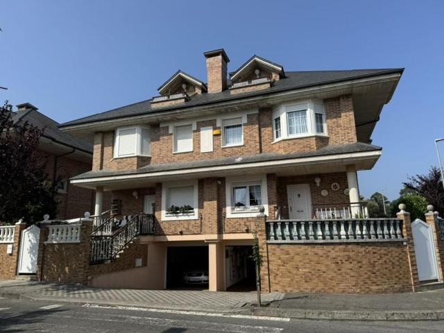 Adosada en venta en Laredo, Puntal photo 0