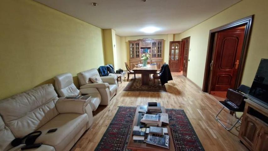 Piso en venta en León, Centro photo 0