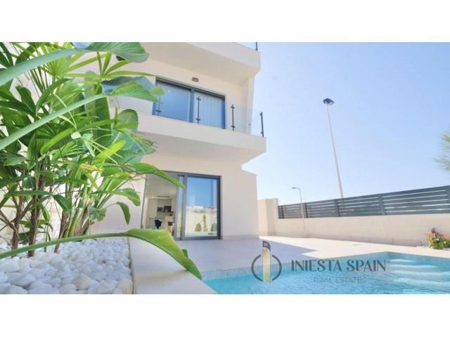 Bungalow en venta en Guardamar del Segura, Los Secanos photo 0