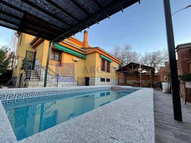 Chalet en venta en Cáceres photo 0