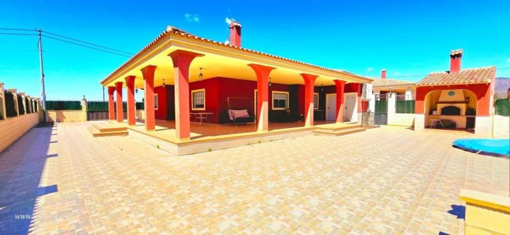 Chalet en venta en Crevillent, Comunidad valenciana photo 0