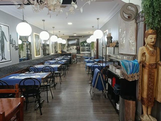 Local comercial en venta en Laredo, Centro photo 0