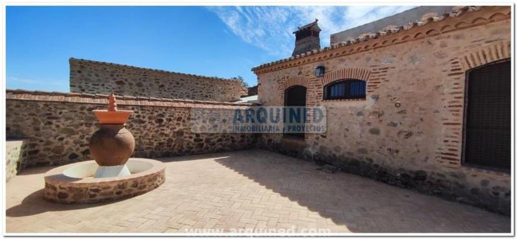 Chalet en venta en Higuera la Real, Higuera La Real photo 0