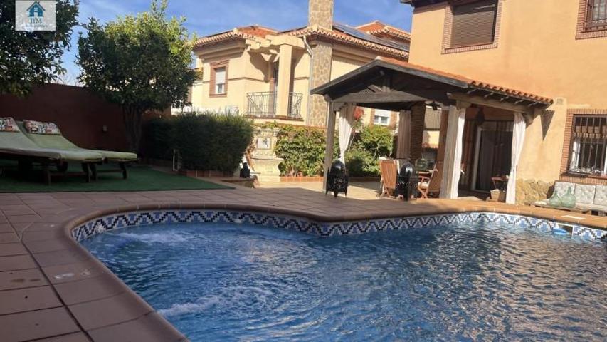 Chalet en venta en Zubia, SAN PEDRO photo 0