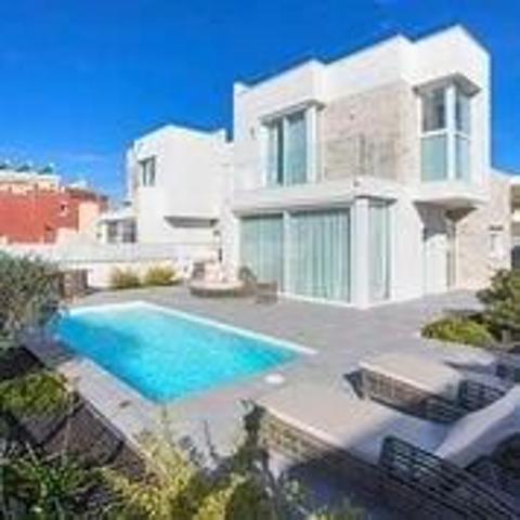 Chalet en venta en Torrevieja, Aguas Nuevas photo 0