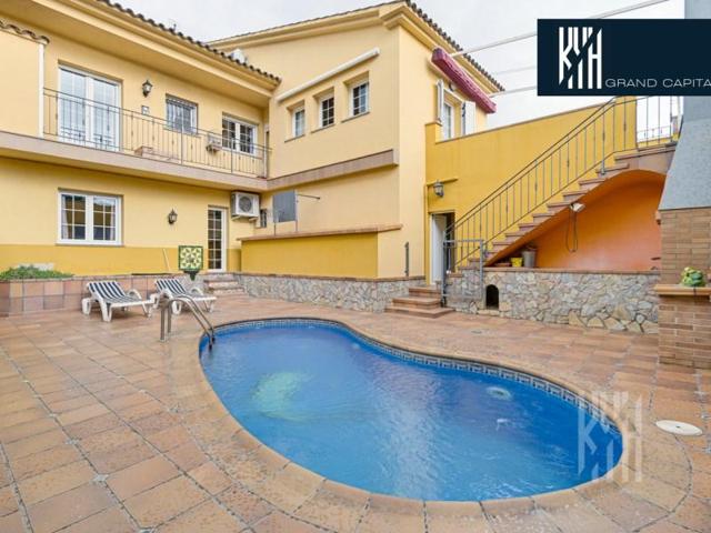 Casa en venta en Sils photo 0