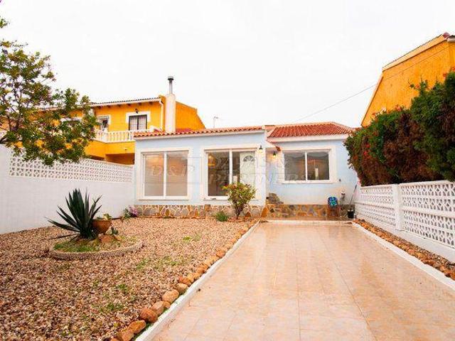 Chalet en venta en Torrevieja, Aguas Nuevas photo 0