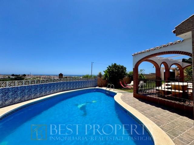 Casa con terreno en venta en Nerja photo 0