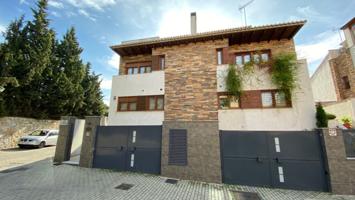 Casa en venta en Granada, SUR - El Serrallo photo 0