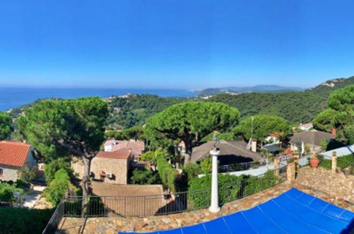 Casa en venta en Lloret de Mar, Font de Sant Llorenc photo 0
