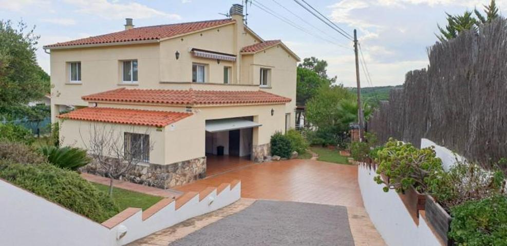 Adosada en venta en Lloret de Mar, Condado del Jaruco photo 0