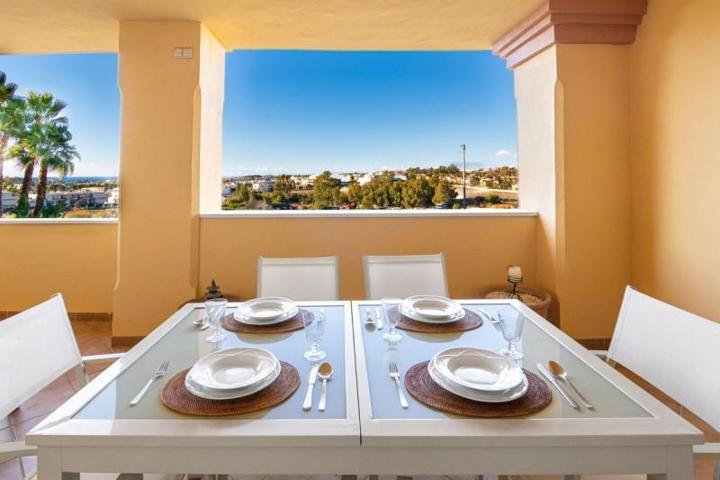 Apartamento en venta en Marbella, Nueva Andalucia photo 0