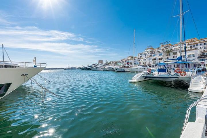 Apartamento en venta en Marbella, Puerto - Puerto Banús photo 0