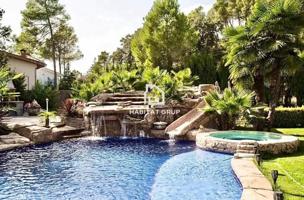 Chalet en venta en Castellnou de Bages photo 0