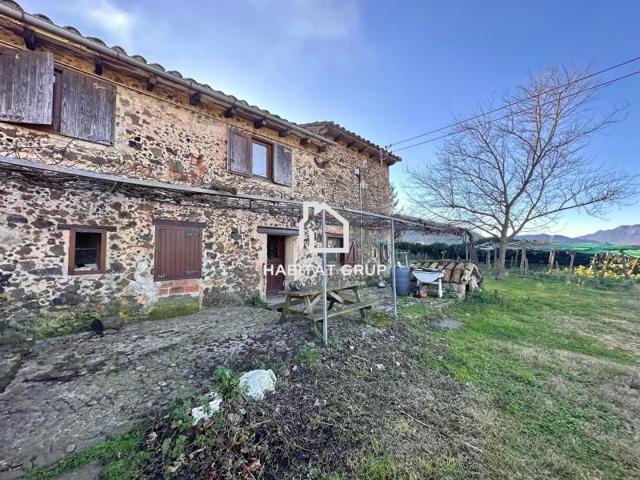 Chalet en venta en Santa Pau photo 0