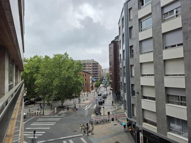Piso en venta en Vitoria-Gasteiz, Desamparados photo 0