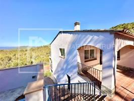 Chalet en venta en Begur photo 0